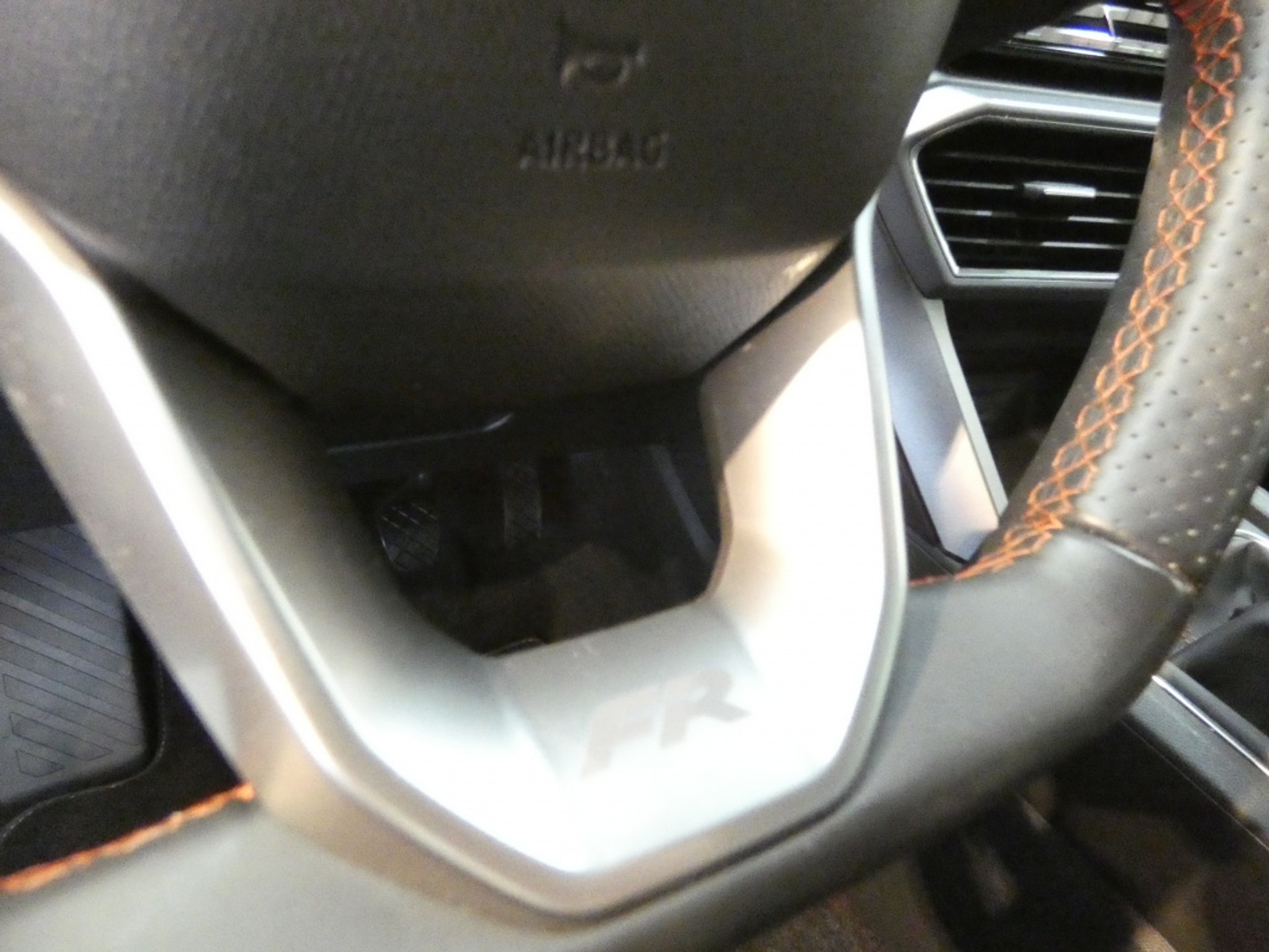 42260465-12.jpg