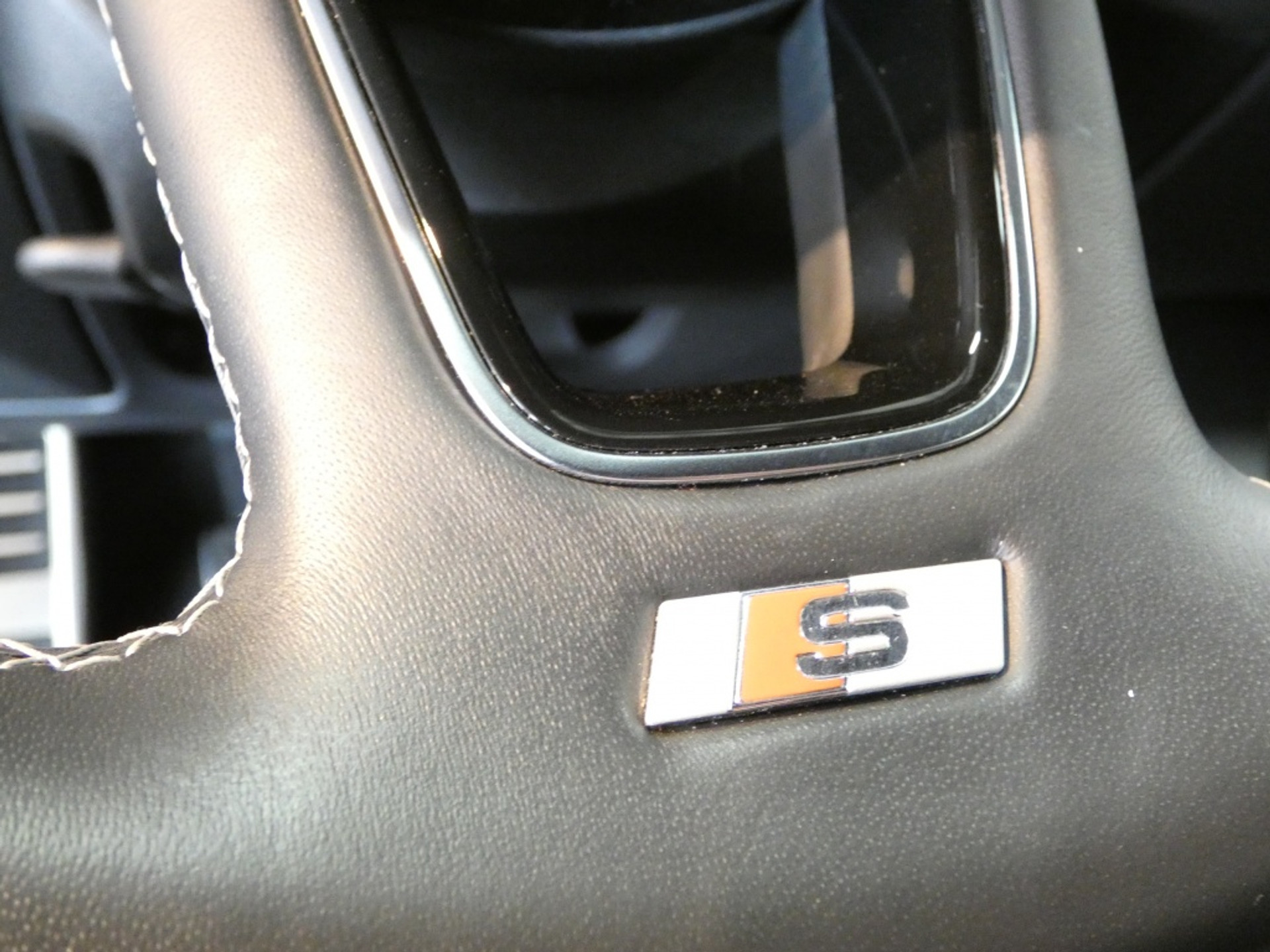 43860576-15.jpg