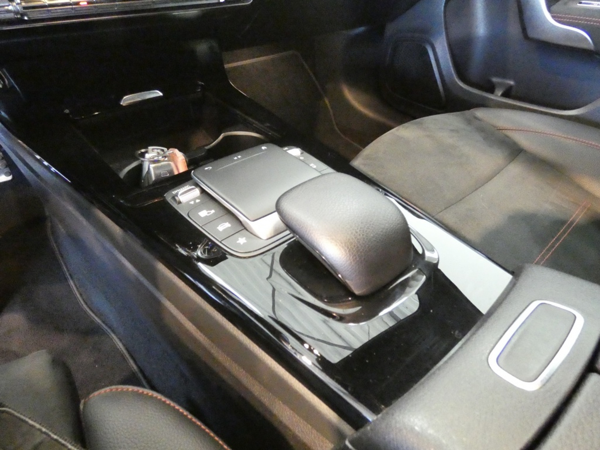 44146054-10.jpg