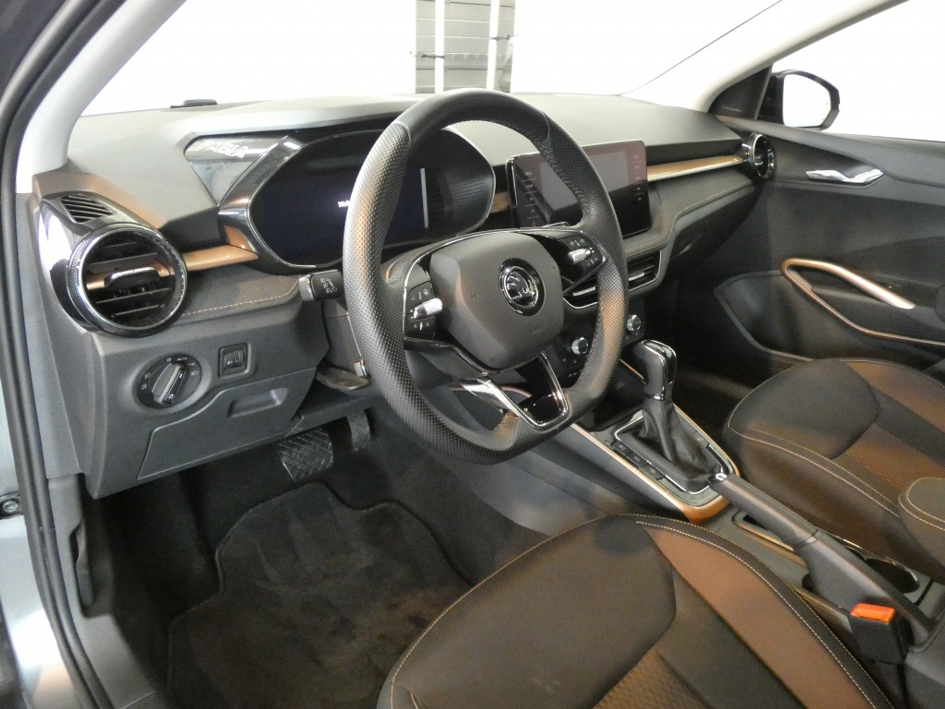 44748894-7.jpg