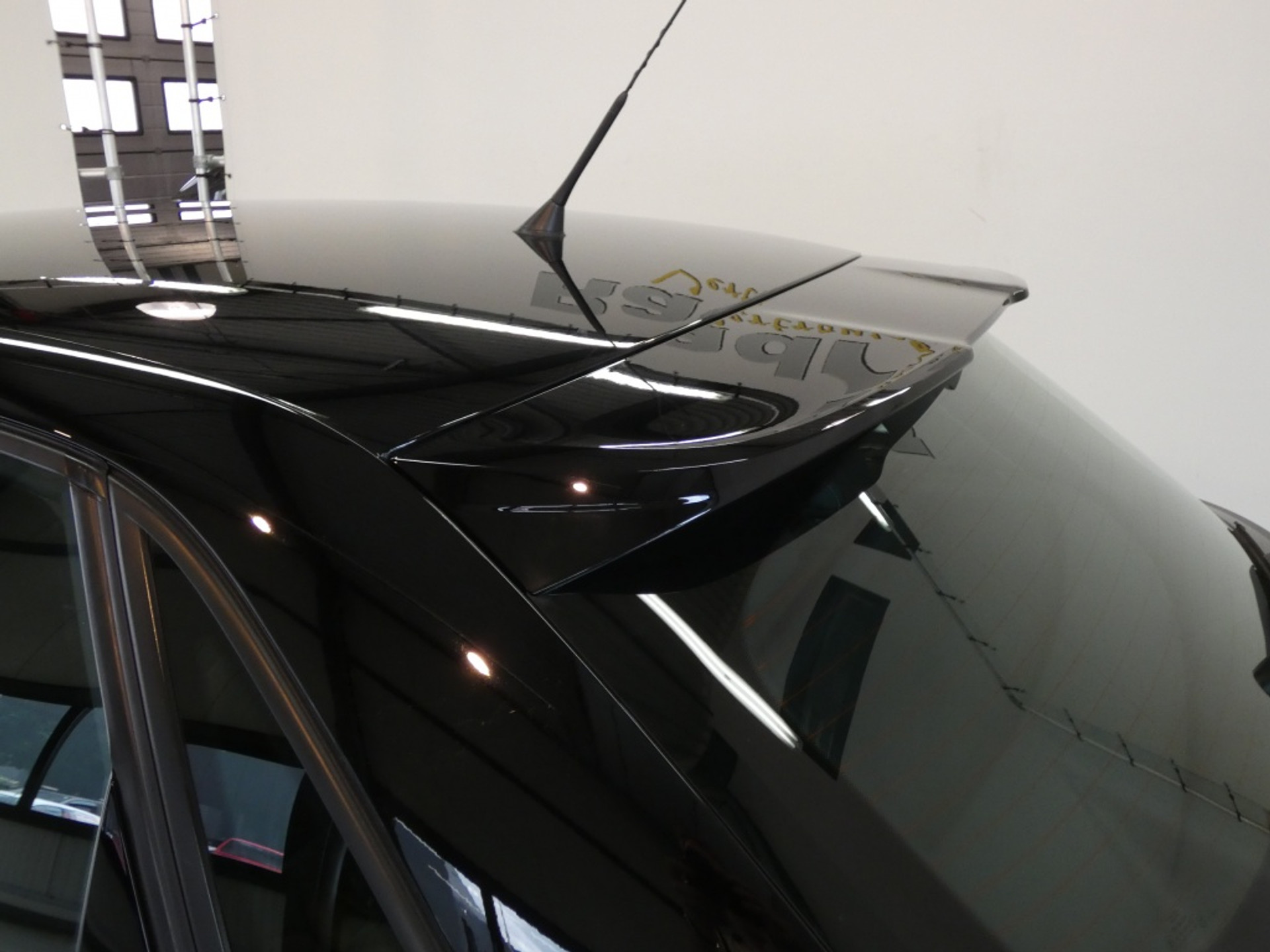 45802068-4.jpg