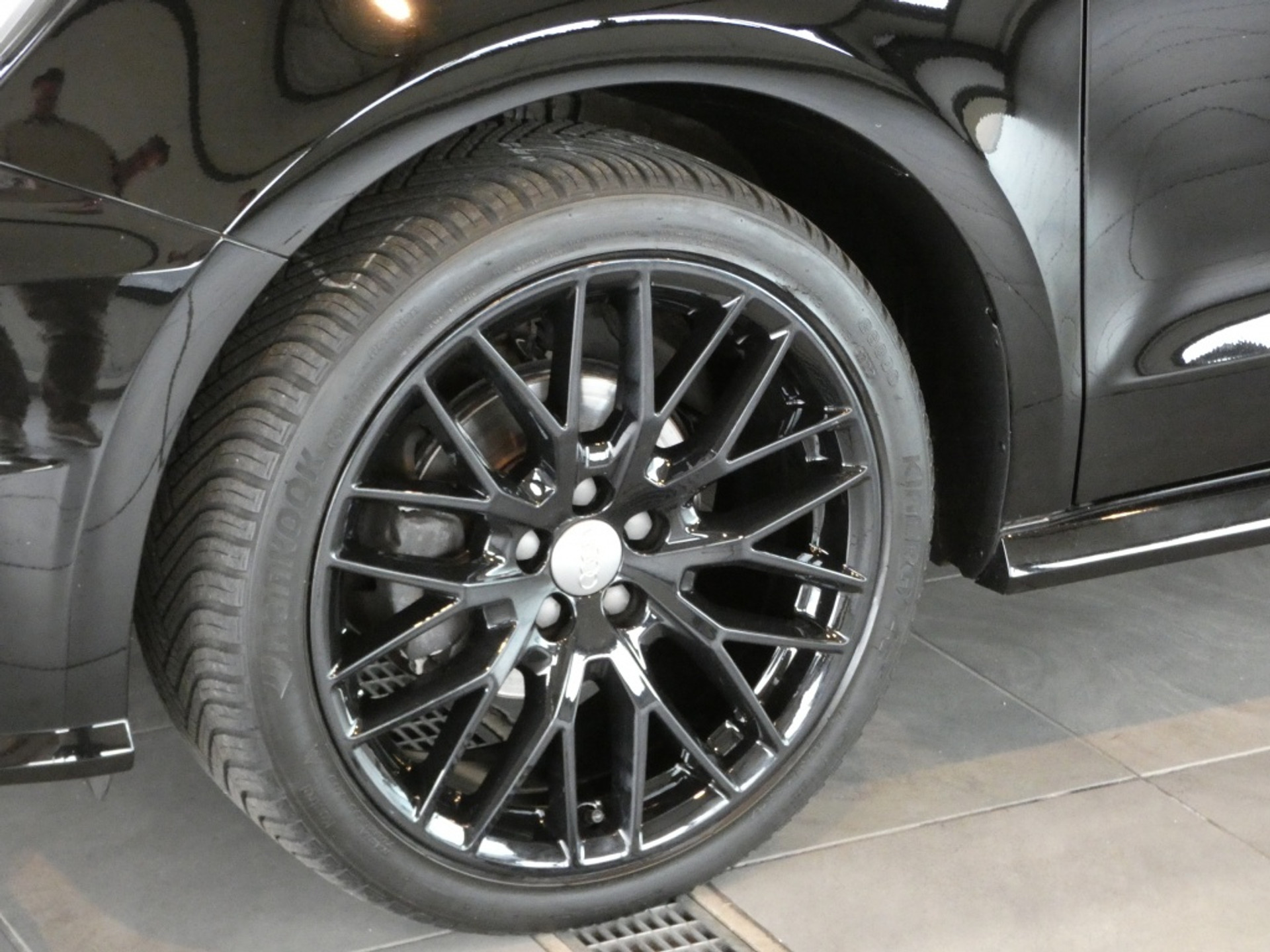 45802068-7.jpg