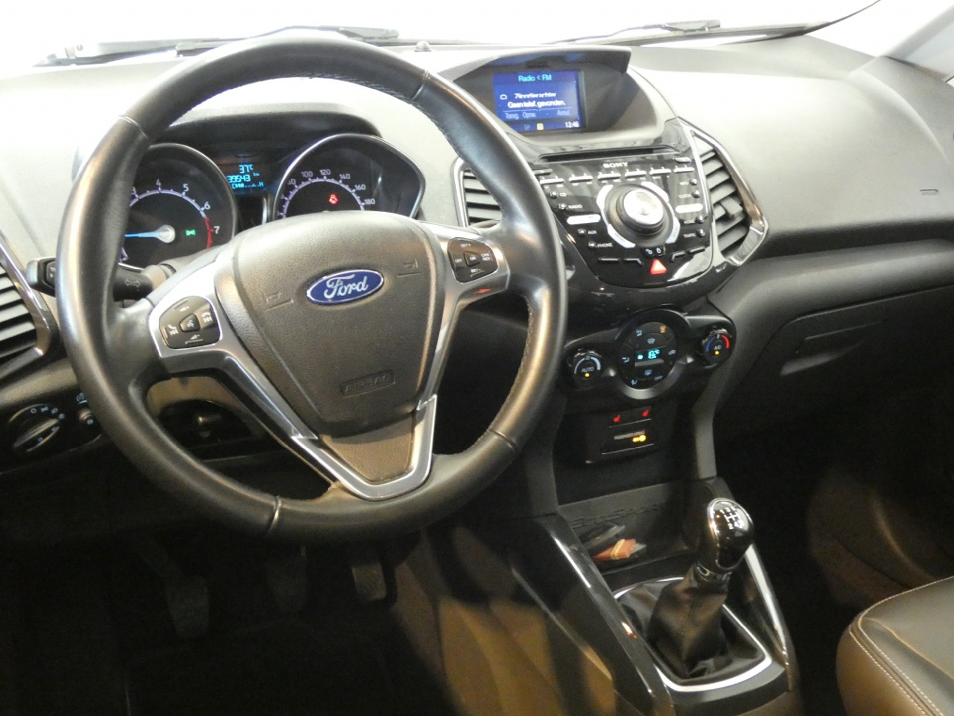 46102134-6.jpg