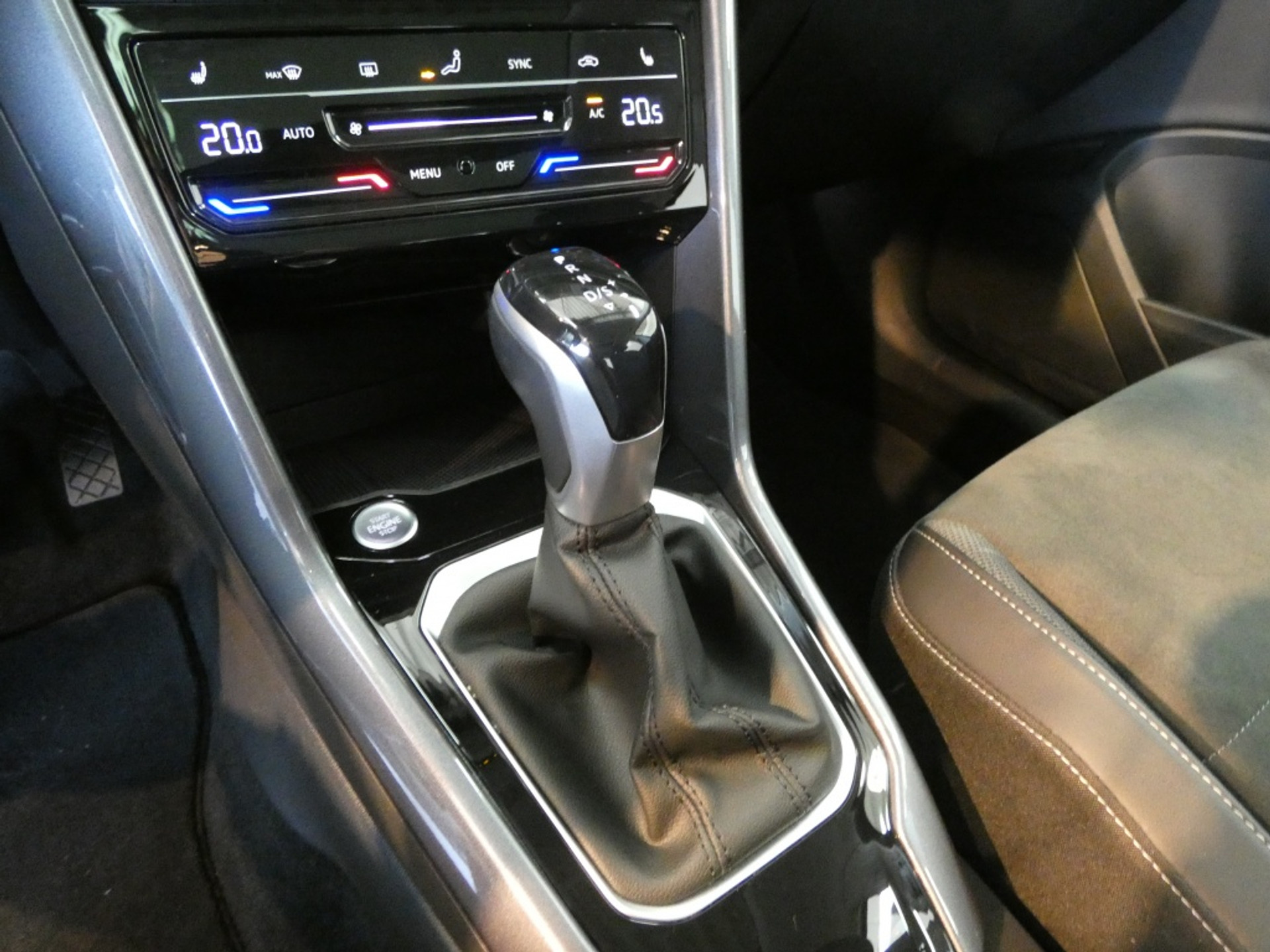 47068960-10.jpg