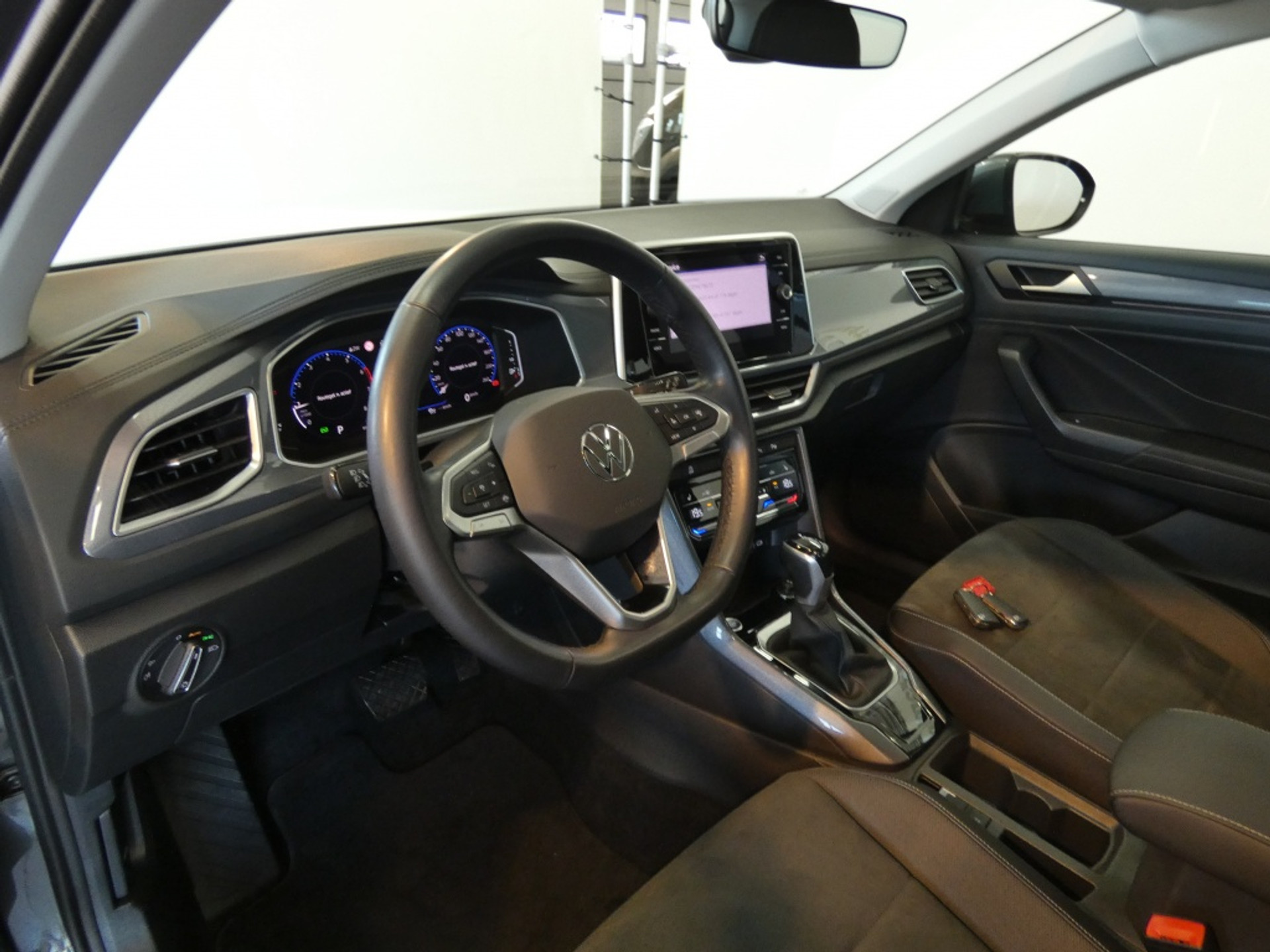 47068960-12.jpg