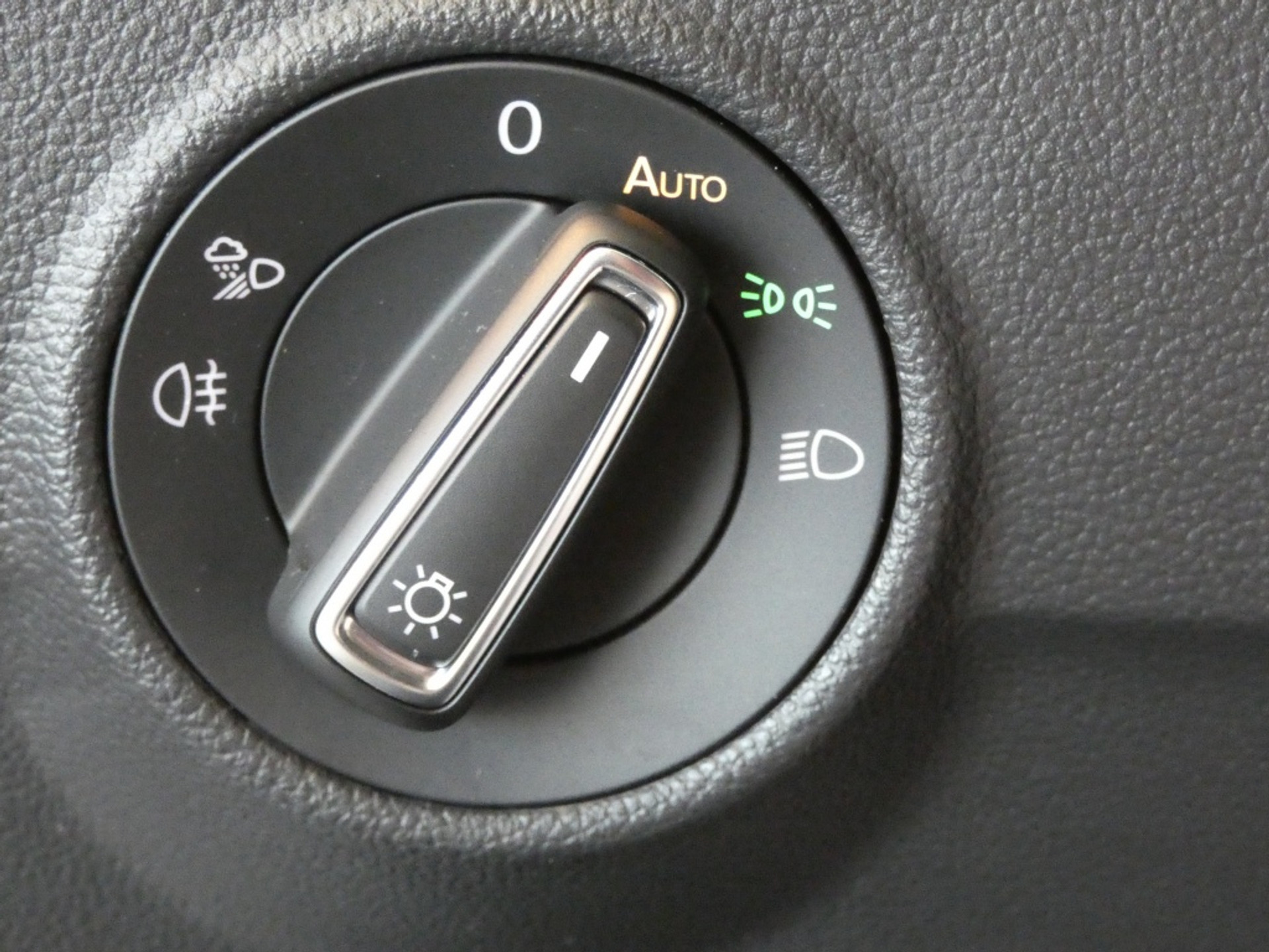 47068960-27.jpg