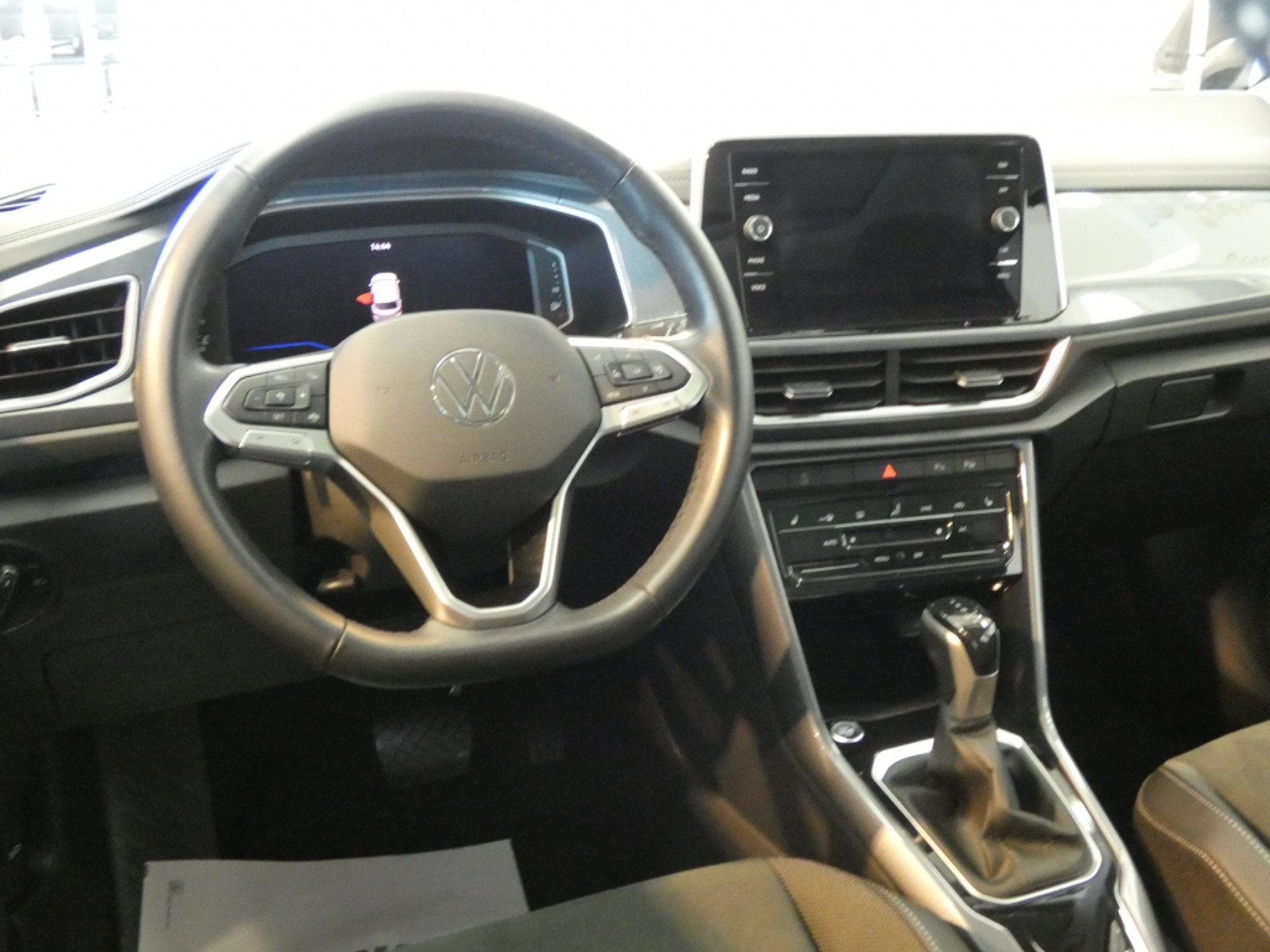 47068960-5.jpg