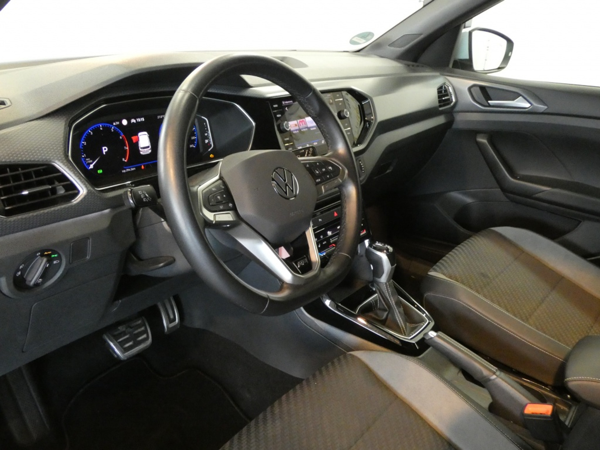 47072584-18.jpg