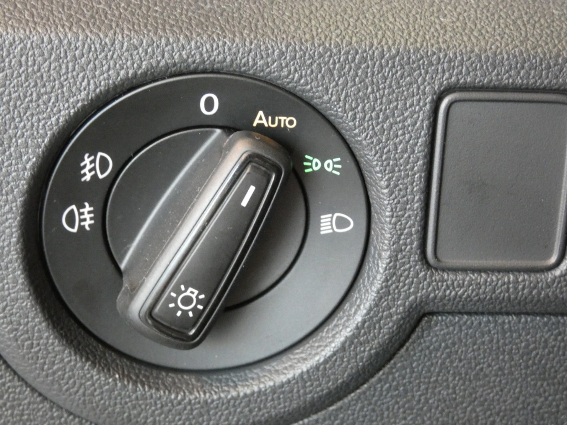 47072584-23.jpg