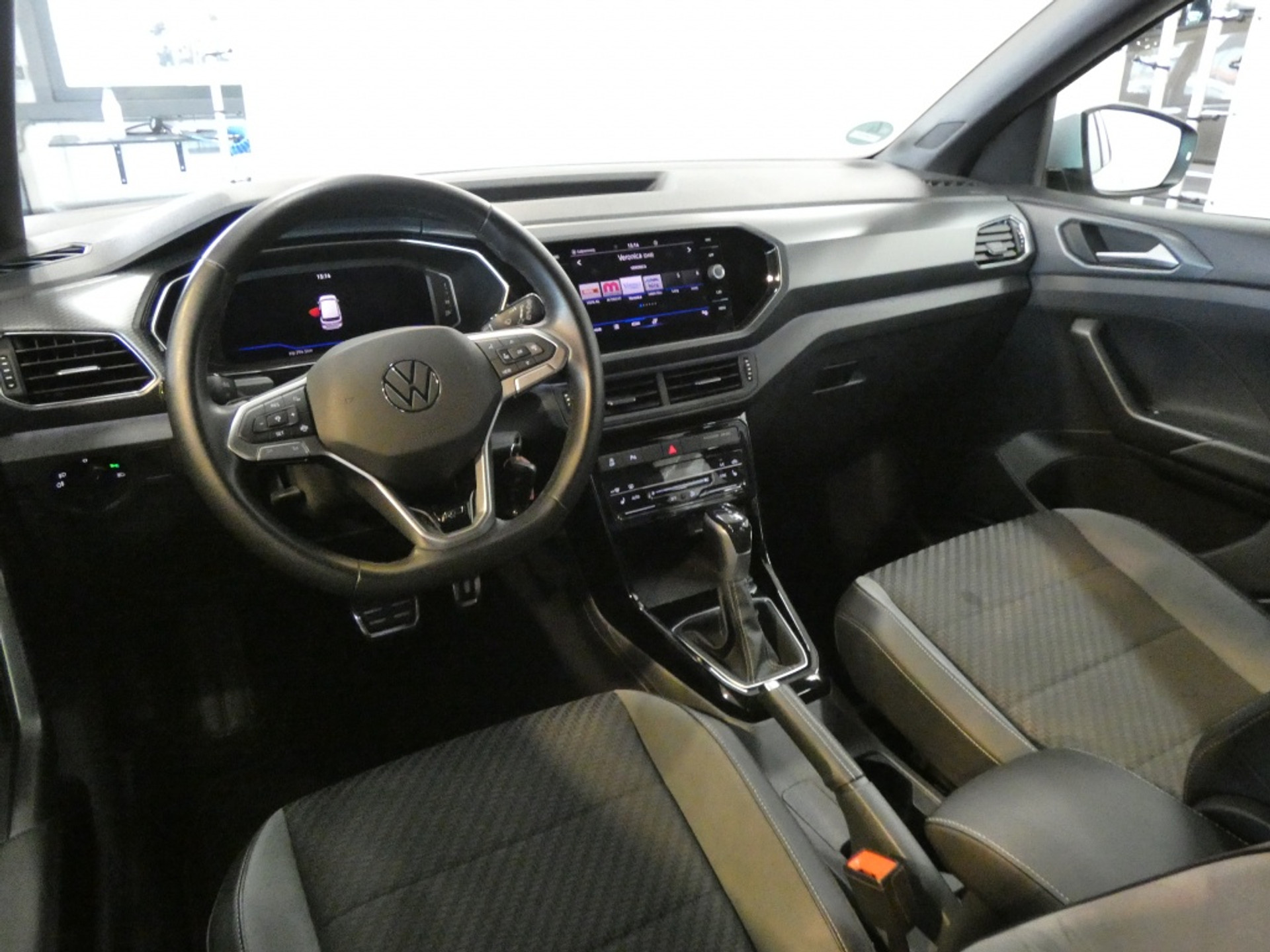 47072584-9.jpg