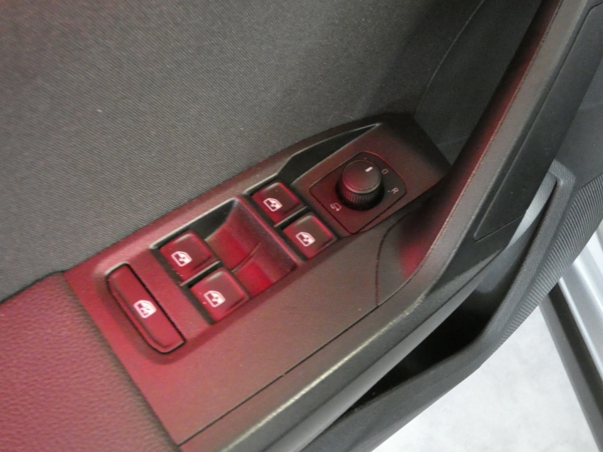 47827330-27.jpg