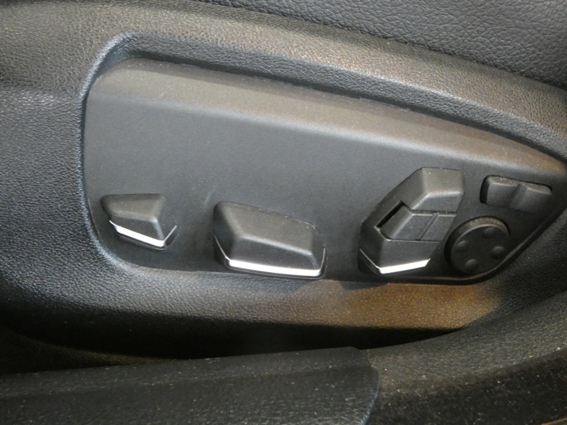 54316901-15.jpg
